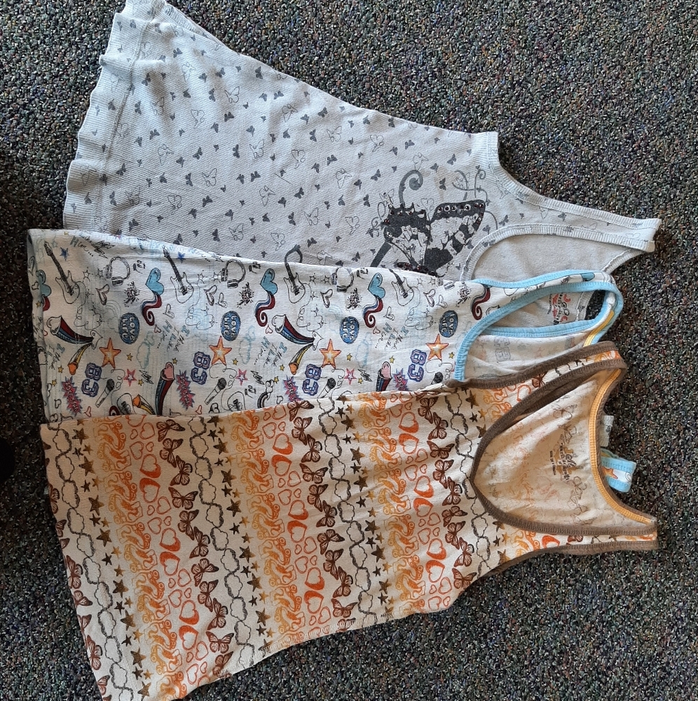 ⭐Bundle alert⭐ bundle of three graphic tank tee.